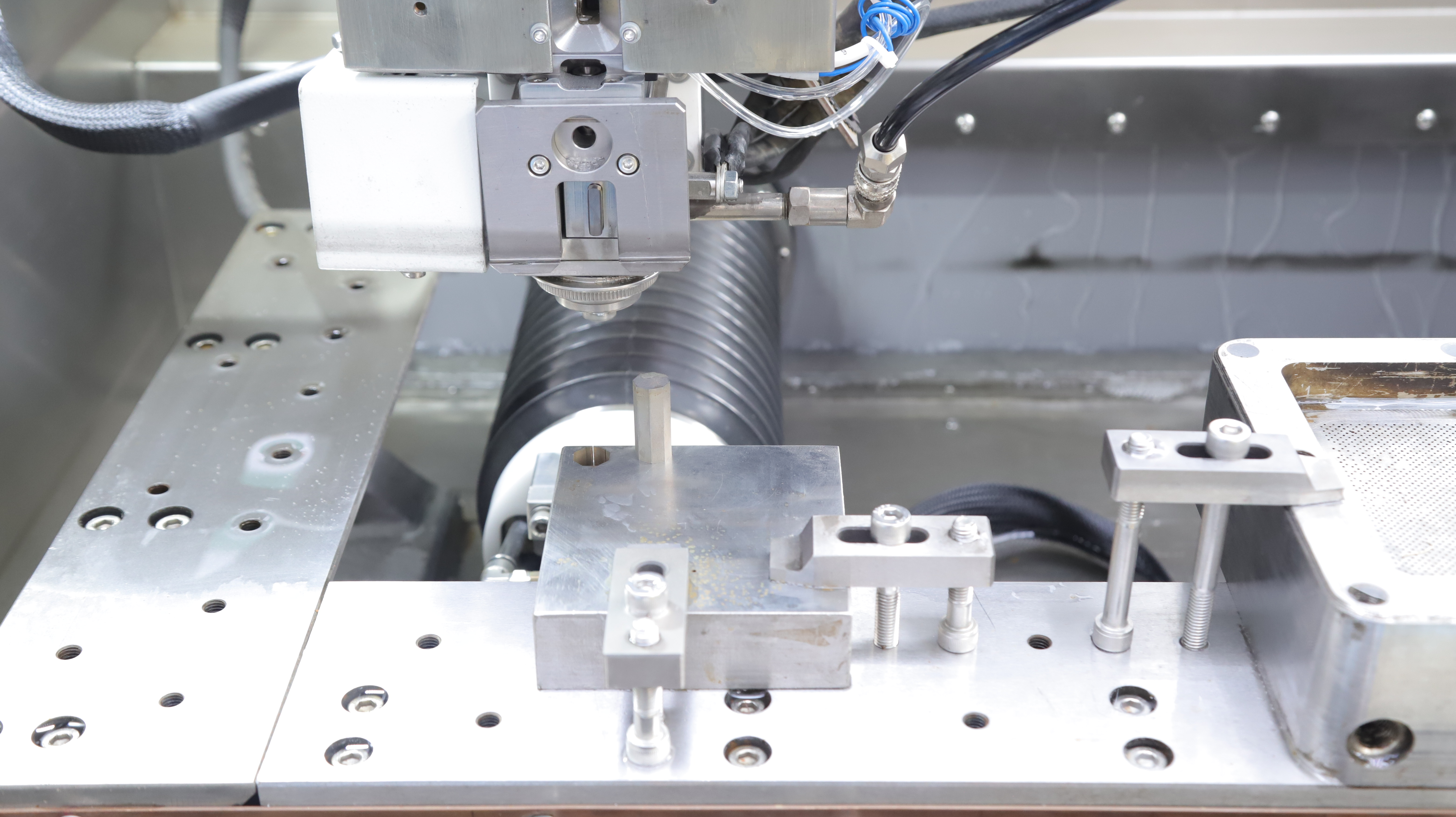 SWE SERIES LOW SPEED BRASS WIRE CUT EDM MACHINE